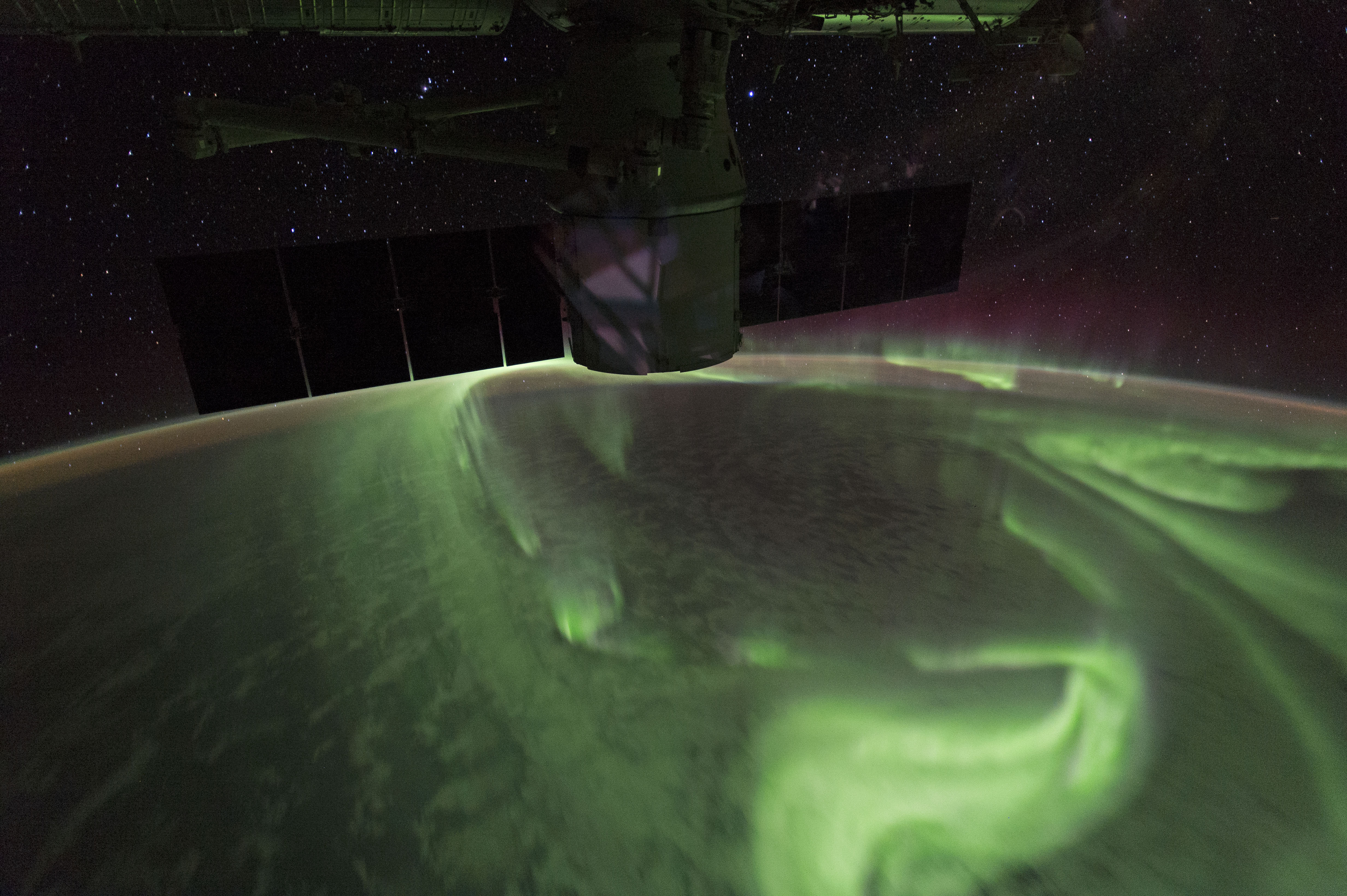 Một phi hành gia đang làm việc ở Trạm Vũ trụ Quốc tế ISS đã chụp bức ảnh Nam cực quang (Aurora Australis) này vào tháng 8 năm 2017.