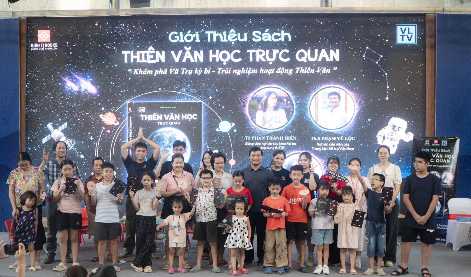 SỰ KIỆN GIỚI THIỆU SÁCH THIÊN VĂN VÀ HOẠT ĐỘNG TRẢI NGHIỆM THIÊN VĂN HỌC